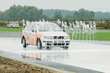 new-object - Był ktoś na szkoleniu na płycie poślizgowej?

Warto? W sumie mam 15 lat ...