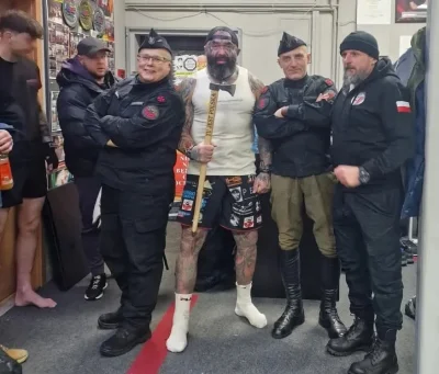 zydzpasji - Kiedy twoja customowa postać na 1 lvlu pojawi się w cutscenie XD
#jablono...