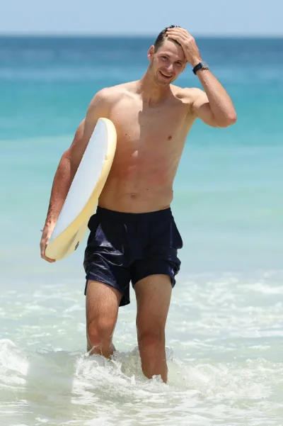 Lieutenant_Kim - Czas na główne danie dzisiejszego dnia. Dziewczyny wyciągać pierogi
...