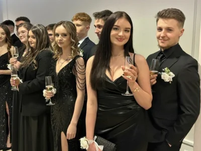 hwangin - #przegryw #studniowka #polska  Ehh te Julki i Oskarki, pewnie znowu bedzie ...