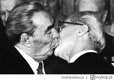 Unifokalizacja - @dziad_domniemany: Całują się jak Breżniew i Honecker w czasach sowi...