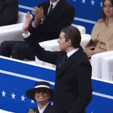 zalozycbukmacherkew_afryce - Zaraz się okaże, że to Barron wziął telefon od starego i...