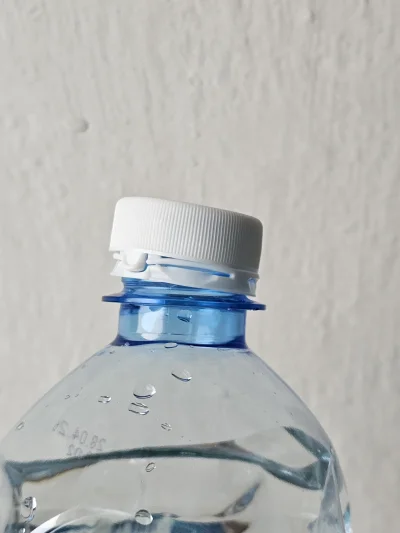 Predator569 - Przez tą wspaniałą ekologiczną europejską zakrętkę te 1,5 litra wody na...