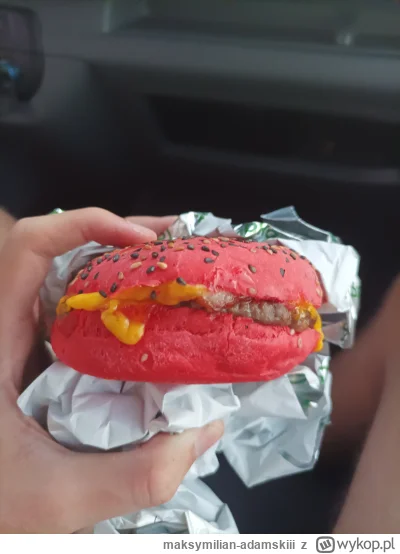 maksymilian-adamskiii - Czerwony burger z zabki, pierwszy raz takiego widzę!(ʘ‿ʘ)
#bu...