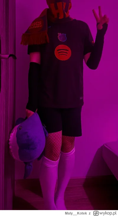 Maly__Kotek - Visca Barça OwO
Ludzi tłum przez Kurvix gna
Dziś RKS mecz swój gra UwU
...