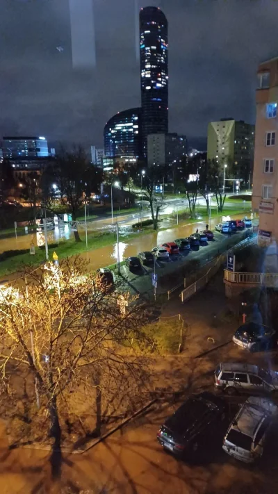 murison - #wrocław na jednym obrazku
 W niedzielny wieczór Wrocław został bez wody. P...