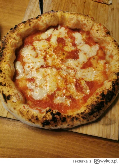Tekturka - @jarzynka bardo ładna Pizza, od teraz takie domowe będę wyrzucał do kosza ...