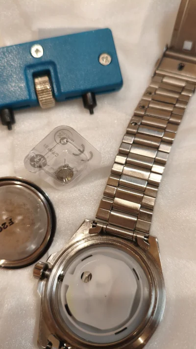 vieniasn - za pełny komplet rzeczy do wymiany baterii razem z baterią wydałem 1/3 teg...