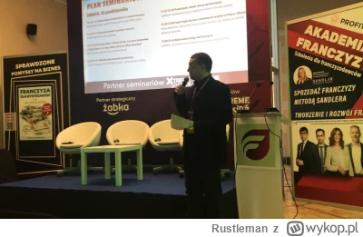 Rustleman - @krzych-ch: Freestyluje na scenie w Wyższej Szkole Baunsu i Lansu