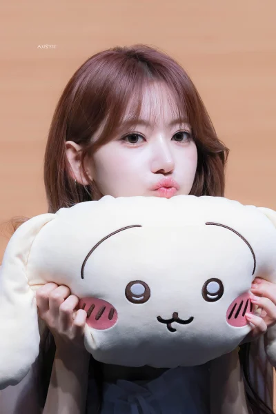 XKHYCCB2dX - #koreanka #sakura #lesserafim #japonka