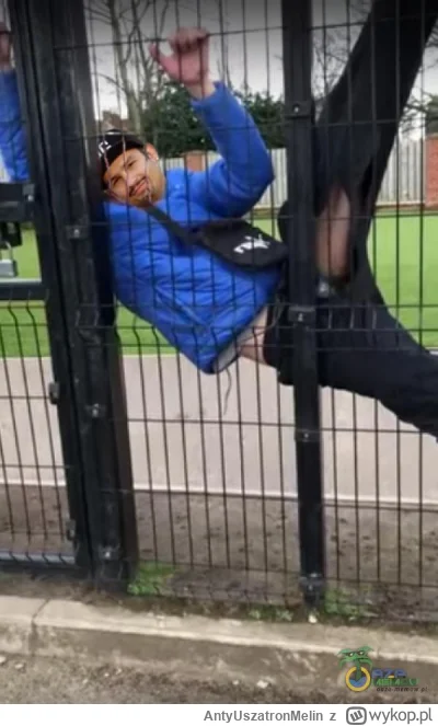 AntyUszatronMelin - Bonzo atakujący bogaty śmiętnik. Zdjęcie zrobione wczoraj. Tajgej...