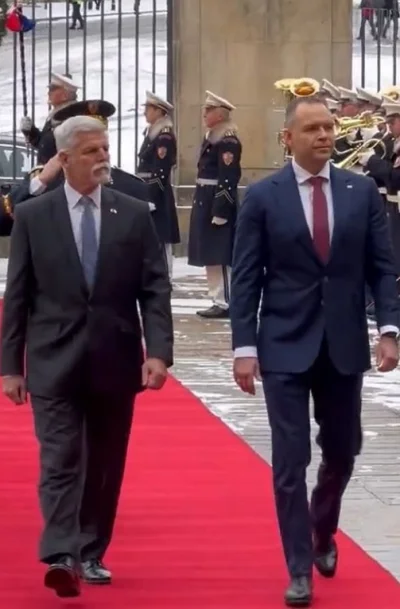 Bamper - @typ53B: czech nisko osadzony jak trzaskowski. mozna byc niskim, ale jak jes...