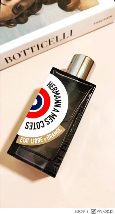 adk08 - Kwietny ogród po deszczu, róża na betonie, miejsca gdzie przesiadują wrony, a...