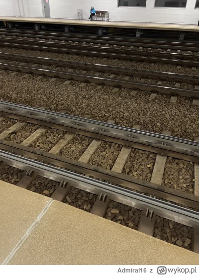 Admiral16 - Pytanie do eksperta - stoję sobie na przystanku kolejowym w Krakowie i ta...