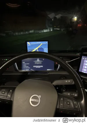 JudzinStouner - Przywiozę wam bułki i wędliny, ale dopiero jak się update zainstaluje...