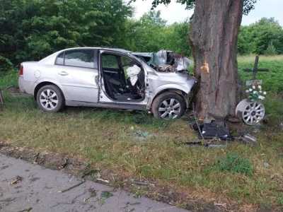 kicek3d - Dwaj mężczyźni w wieku 18 i 20 lat zginęli w wypadku w miejscowości Brzozow...