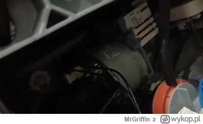 MrGriffin - Mirki, zmywarka zdechła. Wodę wypuszcza, wodę pobiera ale nic dalej. Z ra...
