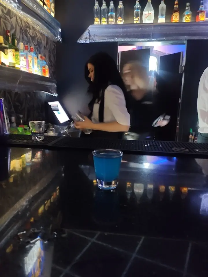 Robert_robinson - Siedzę i zamówiłem sobie kamikaze w pomarańczy a wgl gdzie jest Dej...