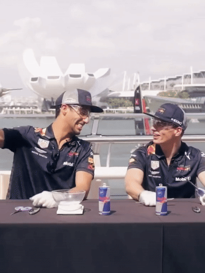 QRQ - @planarize: Russell wiedział co się święci