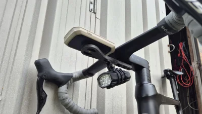 4x80 - >więc przy lepszym dropie bym połamał uchwyt.

@ujdzie: Zwykły rower, zwykłe m...