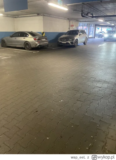 wap_eeL - Parking, sobota rano, wiele pustych miejsc, podjeżdża Mercedes, parkuje gdz...