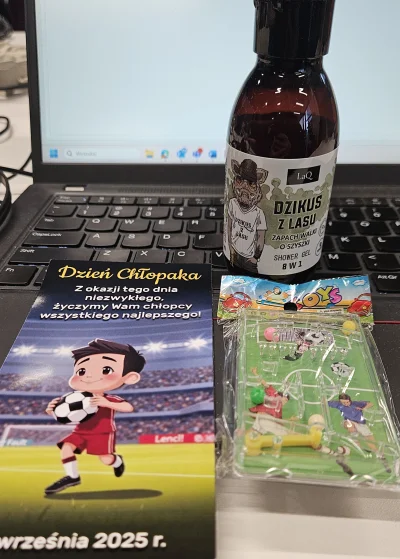 lewymaro - Różowe z roboty nam dały prezenty (✌ ﾟ ∀ ﾟ)☞
#korposwiat 
#dzienchlopaka #...