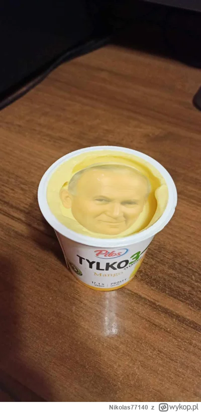 Nikolas77140 - Jem sobie jogurt, niby smak mango, ale dla mnie bardziej papaja
#hehes...