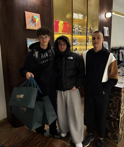 okoboji - my z mordami ciuchy za 20k na sobie a ty tyle w rok nie zarobisz

#modamesk...