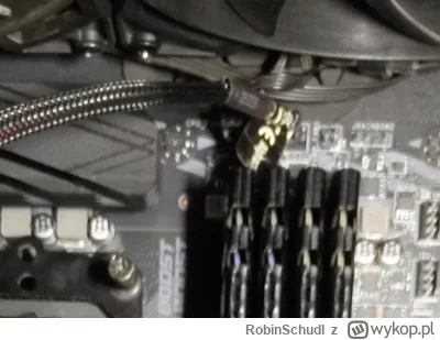 RobinSchudl - @Octarine: myslisz, że ewentualne zwarcie na płycie głównej ci pomoże?