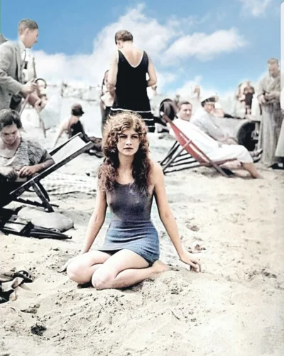 bylem_simpem - Młoda kobieta, plaża, piękny dzień, kto by pomyślał, że to Francja - D...