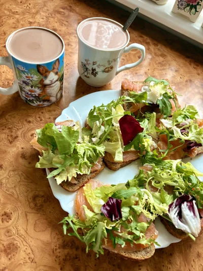 Kulfonix - Śniamdanie Boże ʕ•ᴥ•ʔ 
Chlebek Boży razowy z łososiem wędzonym i mixem sał...