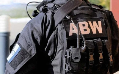 tomasz-kret637474 - Mirki, powiedzcie co to za odznaka rozpoznawcza na ramieniu? Nic ...