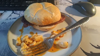 tereska-kaczmek - Babciu chodźmy na drwala do McDonald's .

Babcia: dziecko drwala ma...