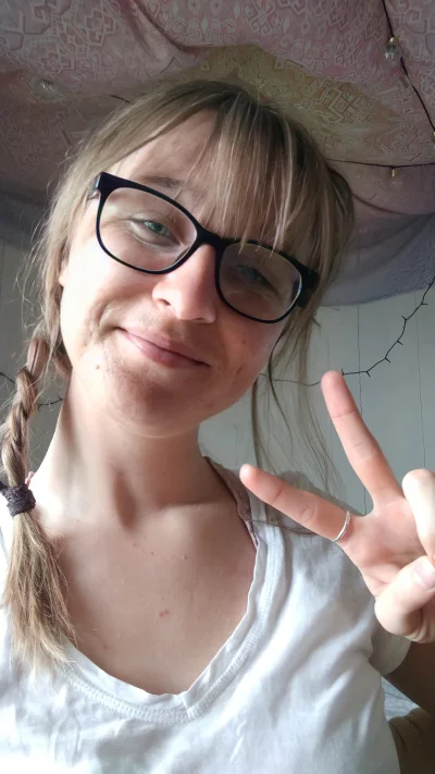 Fala_Magnezu - @elsajko: masz dla porównania generic female którą można by wziąć jako...