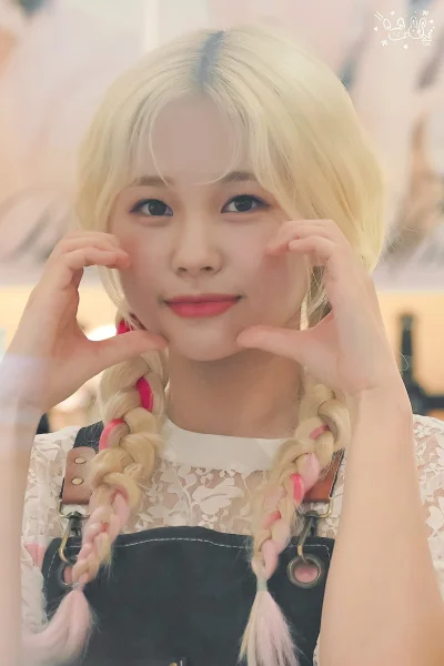 XKHYCCB2dX - #koreanka #jihan #weeekly