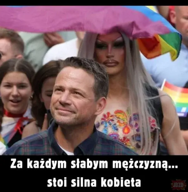 Ravau23 - @bawelniany_pawelek: bonżura kłuje skoro ją schował xd