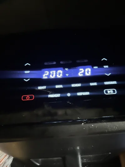 adrianoX - Robiłem kurczaka we frajerze jak się wyłączył zapomniałem o nim i tak stał...