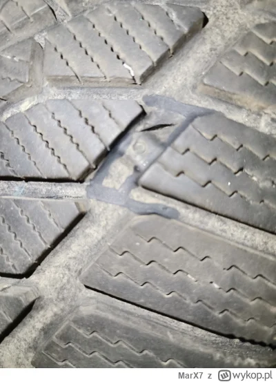 MarX7 - Dziś wyciągając kamyczki z opony zauważyłem delikatne nacięcie na oponie. Co ...
