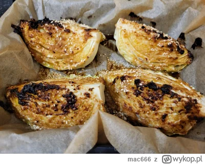 mac666 - Młoda kapusta pieczona z masłem miso.

Przepis odgapiony z Kukbuka - szczerz...