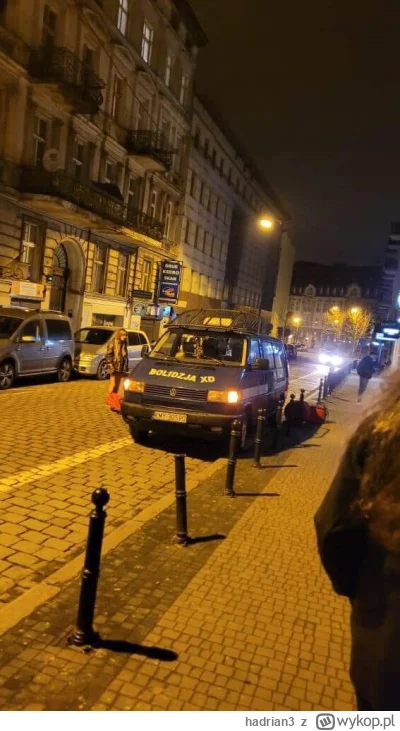 hadrian3 - Idę właśnie do "pod minogą" a tam stoi... #poznan #heheszki #policja