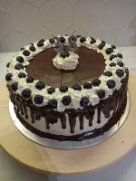 yaso - Taki oto tort dałem radę zrobić sam, własnymi rękoma :)
Biszkopt, chrupka czek...