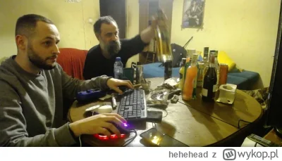 hehehead - #danielmagical 
syn z ojcem grają w komputer (｡◕‿‿◕｡)