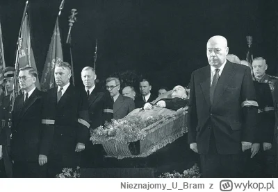 NieznajomyUBram - Znowu patriotę bestie dopadły
@uciekinierzplantacji_janusza (*) 
#p...