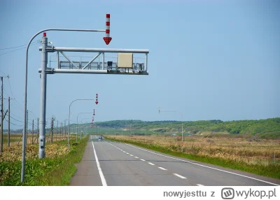 nowyjesttu - Japonia- droga z fotoradarem na Hokkaido. Na takich drogach obowiązuje w...