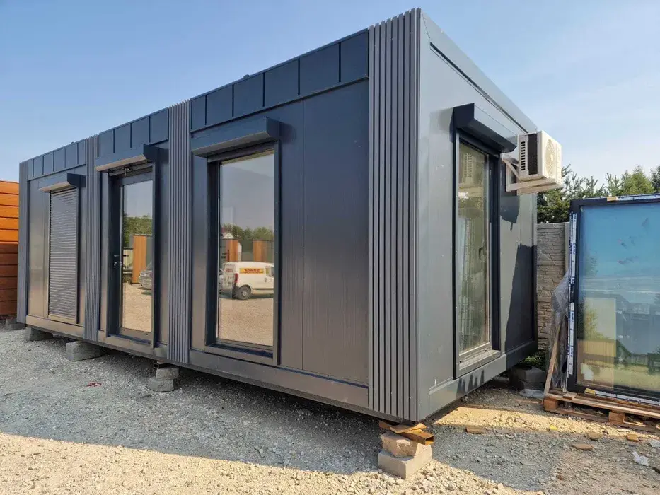 Krole - @jmuhha: Dwa połączone kontenery mają niecałe 50m XDDDDD

i to za 80k XD²