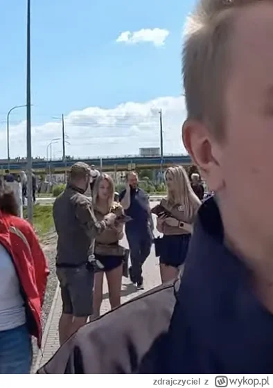 zdrajczyciel - @Venflon: @PomadkaNawilzajaca 

widać kto samiealfa od razu do hostess...