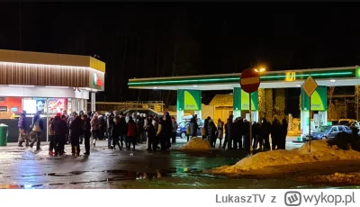 LukaszTV - A przed pasterką chodziliśmy na stacje po małpki xd
#heheszki #humorobrazk...