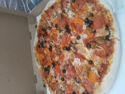 chwilowypaczelok - chłop będzie spożywał teraz picce bożom 
#przegryw #itsjustchłopth...