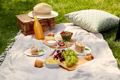 Atreyu - Jakieś fajne miejscówki na spokojny piknik w #krakow i okolice?

Ideałem są ...