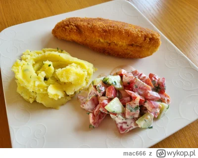 mac666 - Kotlet dewolaj z masłem ziolowym, puree ziemniaczane i salatka. 

Chłop szcz...